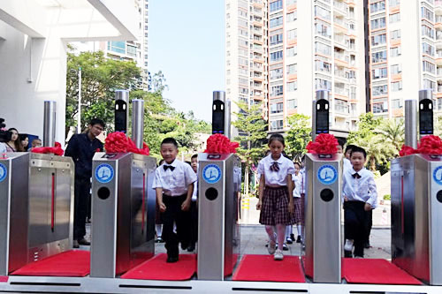 智慧平安校园案例刷脸道闸：云海学校